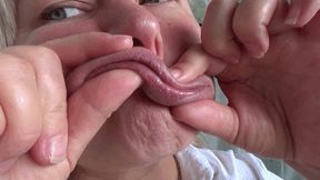 FACE STRETCHING AND BIG FISH LIPS lips smelling L