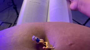 Gentle Giantess Belly Button Reading Date w/tinies