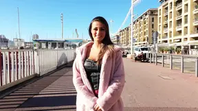 Les nouvelles aventures de Lylou, une bombe sexuelle à Marseille !