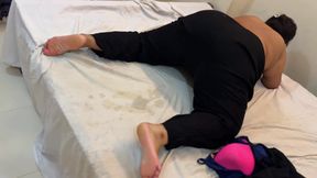 zawjat 'abi earabiat muthirat dhat muakharat kabiratin, shibh eariatin, waturid mumarasat aljins alsharajii maei