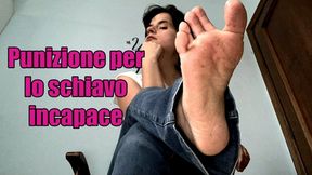 Punizione per schiavo incapace - tanti calci nelle palle e umiliazioni verbali