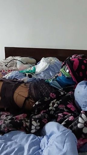 Sexy wife doing chores in the house naked. Cum on wife's big ass. Hot foreplay with a couple, oil massage on the body.   Clip 1