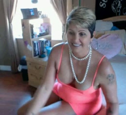 Mature and excited chunky woman flashes her tits on webcam