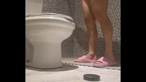 Banho gostoso! Ficando cheirosa pra levar muita rola no swing