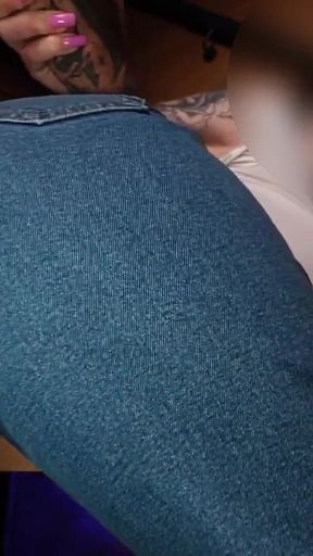 Hot Tattoo Chick Squirts While Banging