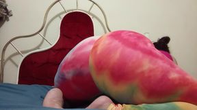 Perla Sof&iacute;a alone plays at home