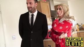 ”Pretty blonde girl Jasmine gets her muff streched wide”