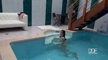 Lascivious Looks - A Cock Sucking Hottie At The Swimming Pool