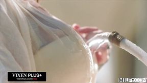 MILFY Anal-Loving MILF Paris Lincoln Gets Her Flawless Ass Filled Up