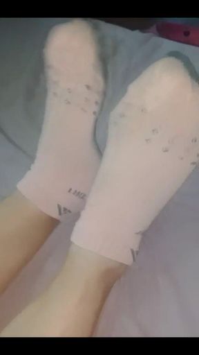 Medi Shows Her Feet in Short Socks and Her Tail