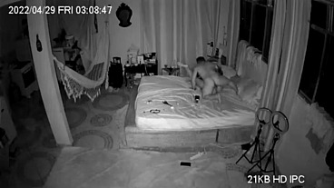 Câmera fraga um casal fudendo na madrugada