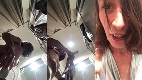 dans la cabine d’une galerie commerciale vous etes a mes pieds j’espere ...