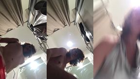 dans la cabine d’une galerie commerciale vous etes a mes pieds j’espere ...