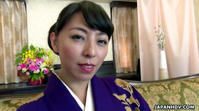 Ryoko Murakami explores her hairy pussy with toys in a luxurious kimono