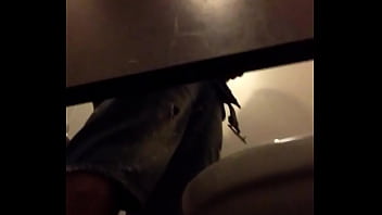 Suc cu trong toilet vincom.MOV
