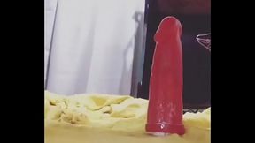 Sentando no consolo gigante