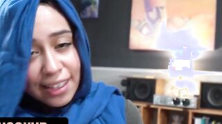 Hijab Hookup - Erotic 19 Year Old Offers Her Middle-Asian Cunt To