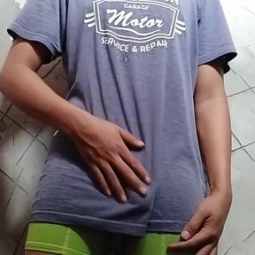 Alan Tokers Masturbates in His Bath