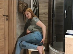 Young amateur teen in solo masturbation getting kinky