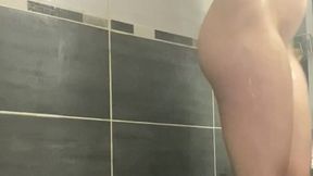 tu me rejoins sous la douche ?