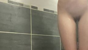 tu me rejoins sous la douche ?