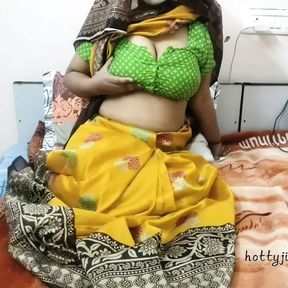 Bhabhi ki salwar khol ke badi gand dekhi