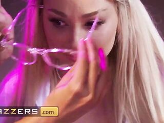 BRAZZERS - Breathtaking Waitress Dan Dangler Becomes A Seductive Star With Assist From Veteran Strippers