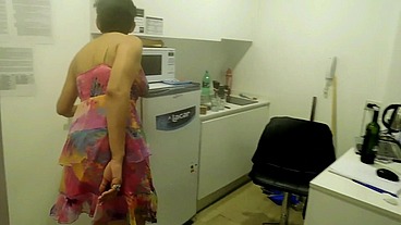 la puta de mi hermanastra se coje al plomero, se coje a mi novio en la habitacion y desp, completo