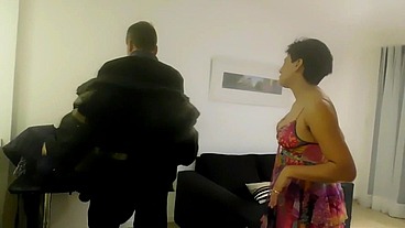 la puta de mi hermanastra se coje al plomero, se coje a mi novio en la habitacion y desp, completo