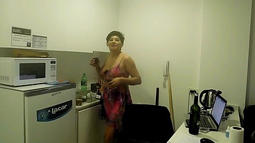 la puta de mi hermanastra se coje al plomero, se coje a mi novio en la habitacion y desp, completo