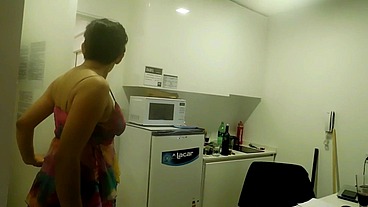 la puta de mi hermanastra se coje al plomero, se coje a mi novio en la habitacion y desp, completo