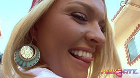 Bootylicious Krissy Lynn deepthroating man tool for jizz