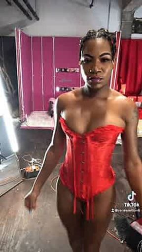 Instagram Model Renee Shows of her body