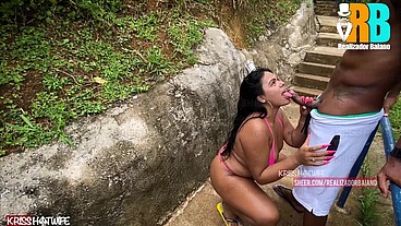 Realizador Baiano - Fazendo uma trilha e fudendo com a Krisshotwife enquanto corninho submisso filma e no final ganha leitinho do comedor na aliança do casal