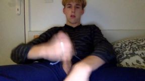 Hot boy on Chaturbate jerks off