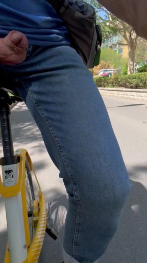 Bicycle on the street show off