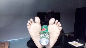 During the night, I show my soles in the desk (2025)