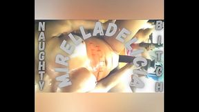 Mirelladelicia gostosa se exibindo e brincando com meu dildo gigante 38X6