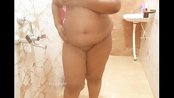 Bihar chubby lady bathing