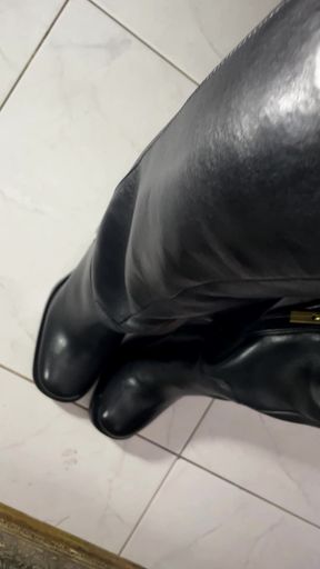 Boot-loving slavegirl takes a knee