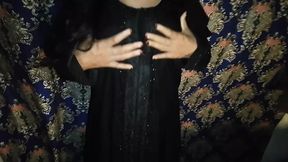 Desi Burka Beauty : Zoya Rubab�s First Solo Reveal � Don�t Miss It!