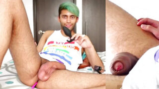 Amateurhafte Kerle mit großen Schwänzen wichsen sich einen ab, befriedigen sich gegenseitig mit der Hand und ficken sich dann gegenseitig in den Arsch, bis sie abspritzen.