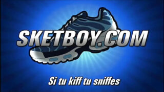 Jalkafetissielokuvassa amatööriteini ottaa likaisia syväkurkkusuihinottoja ennen kuin isolla kullilla iskee