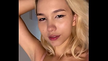 Bitch jerks off her little pussy