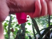 Desperte muy caliente y como estaba solo en casa decidi irme atras de mi casa para masturbarme