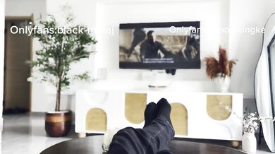 COLLEGE GIRL MEETS A STRANGER AT THE ELEVATOR AND GOT FUCKED LATER ON