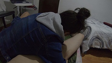 una compañera del trabajo se traga mi leche