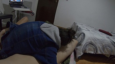 una compañera del trabajo se traga mi leche
