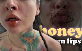 Join Me to Exfoliate My Lips with Honey and Coffee