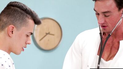 Muscular doctor seduces his twink patient and rams his ass